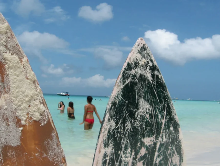 Бирюзовая вода и белый песок White Beach на Боракае
