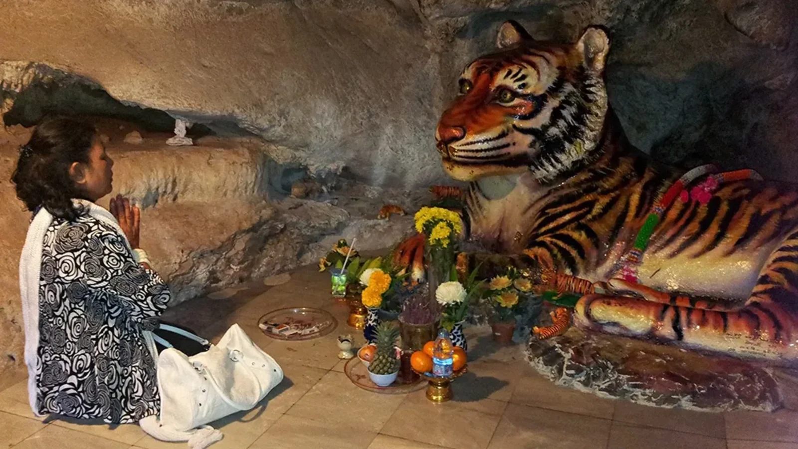 Храм Пещеры тигра Wat Tham Suea в провинции Краби