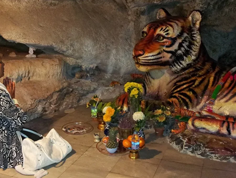 Храм Пещеры тигра Wat Tham Suea в провинции Краби