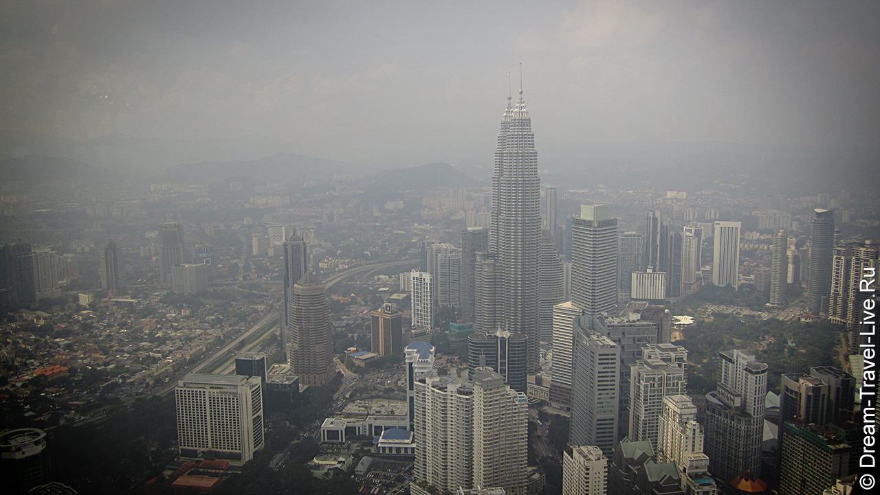 Башни PETRONAS со смотровой площадки KL Tower