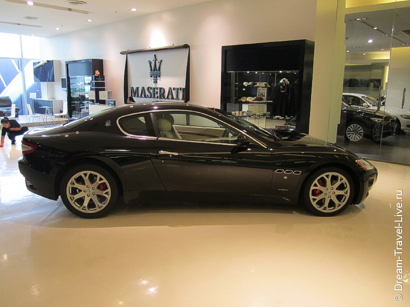 Автомобиль Maserati в торговом центре Siam Paragon в 2012 году