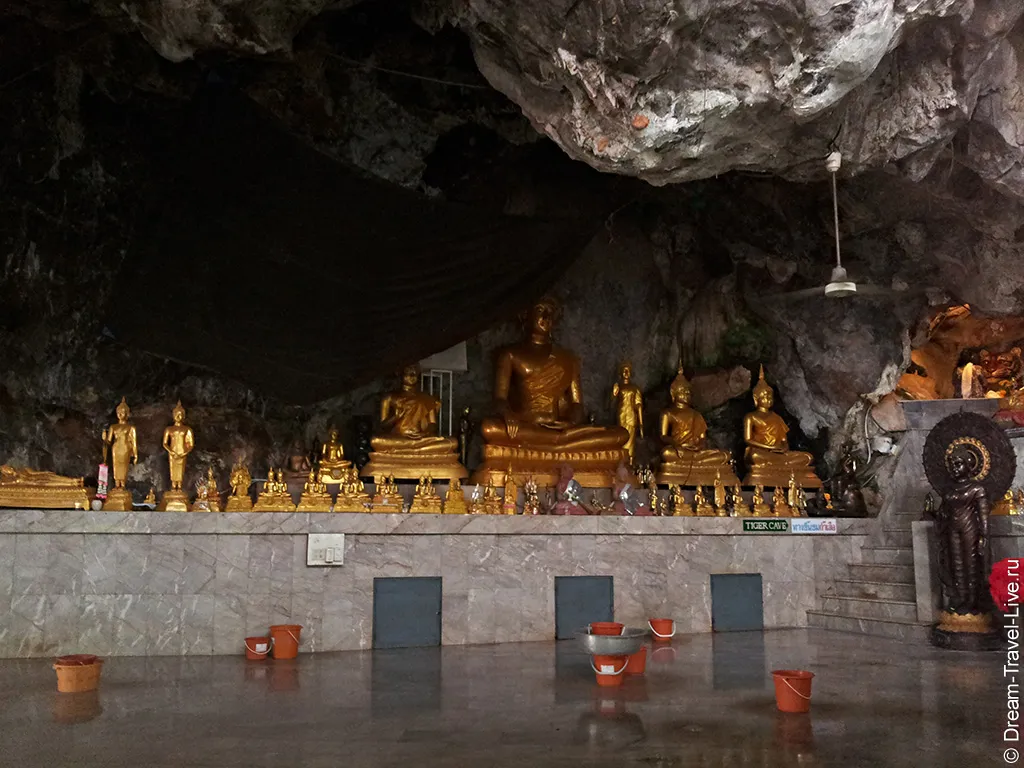 Святилище в пещере храма Wat Tham Suea